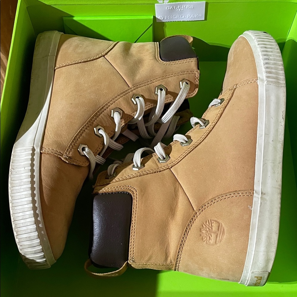 Timberland Brown and White High-Top Boots woman’s 8.5